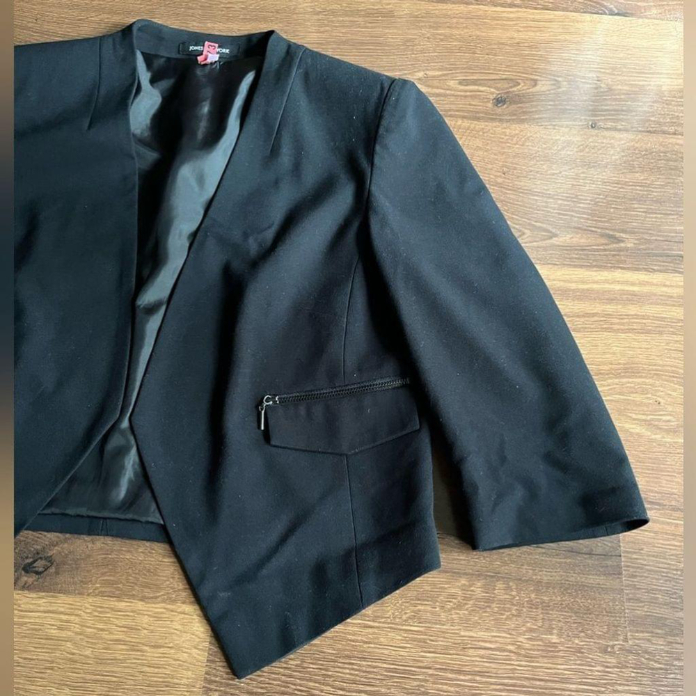 Blazer - Picture 3 of 9